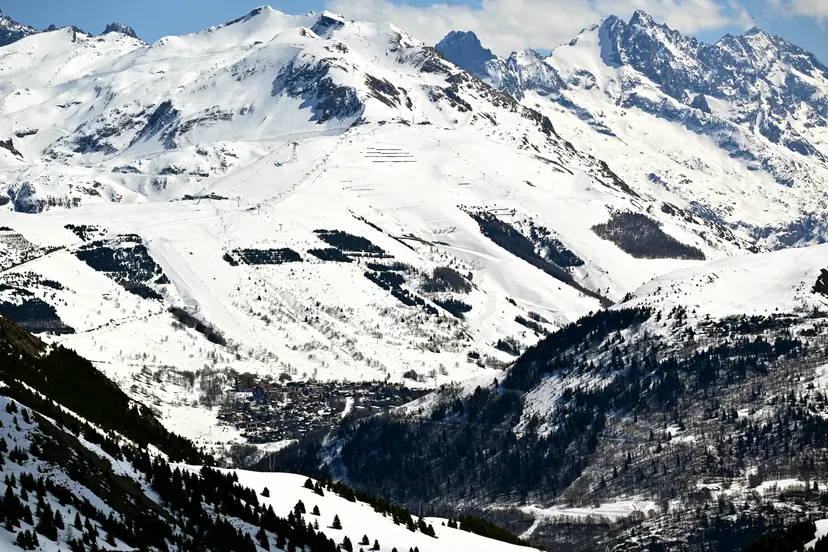 La station des 2 Alpes en hiver, dans sa vallée