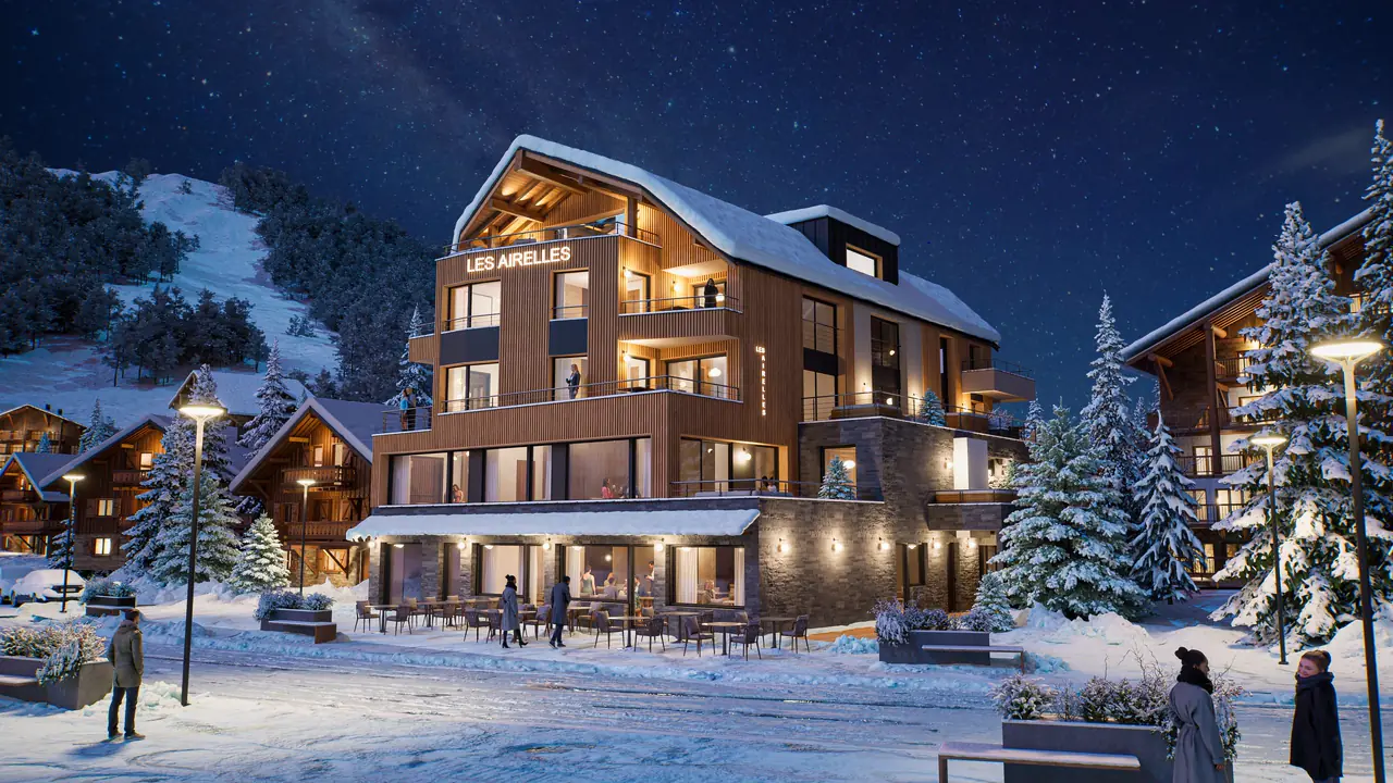 La résidence Les Airelles de nuit sous la neige, place de Venosc aux 2 Alpes
